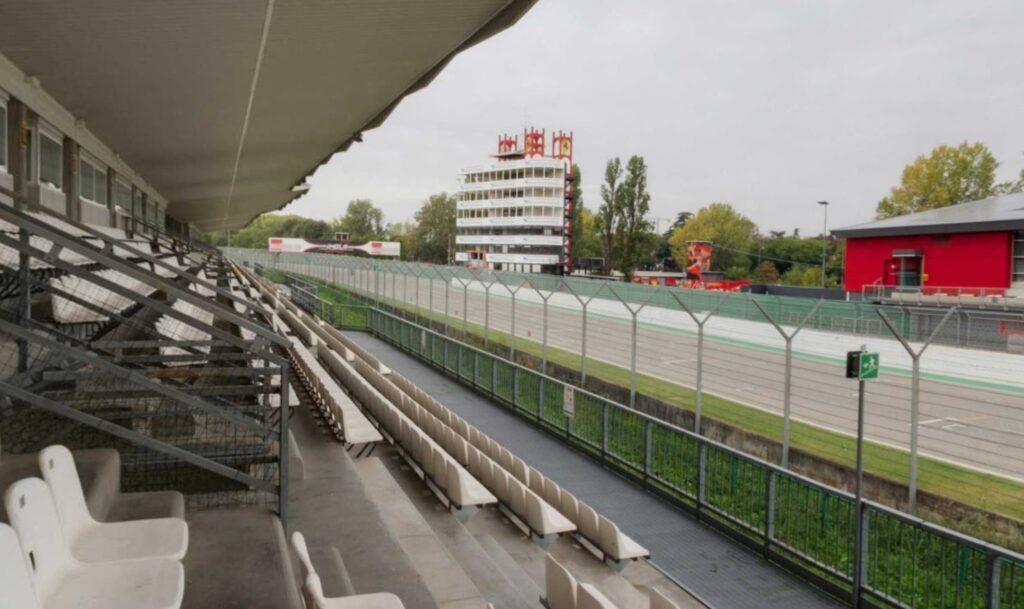 View from the Partenza 1 grandstand towards the start/finish line.