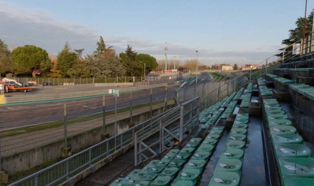View from the Partenza 3 grandstand towards the exit of turn 19 and the Rivazza corner complex.